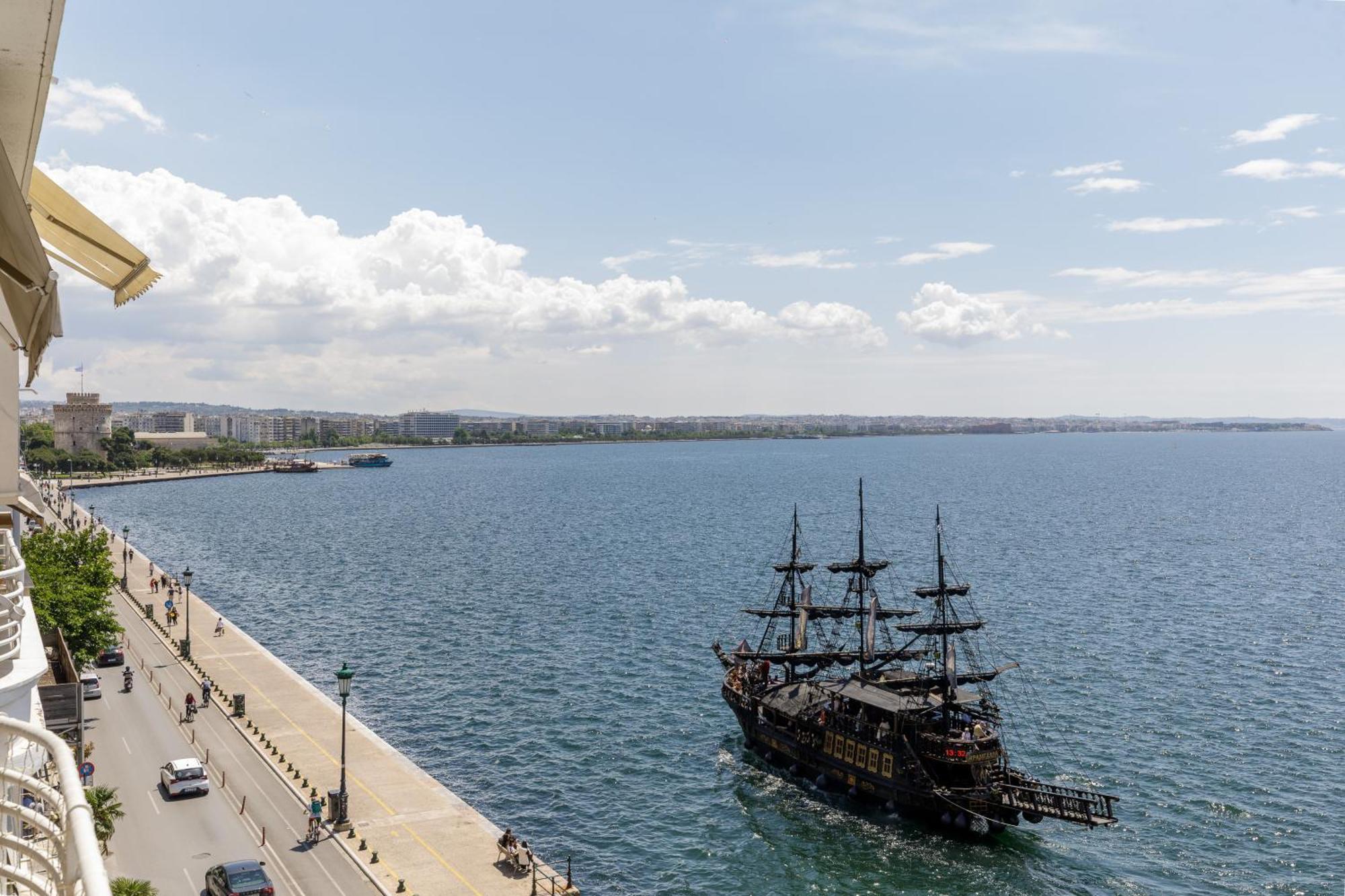 Infinity & Beyond By Halu! - Seafront Apartments Thessaloníki Exteriör bild