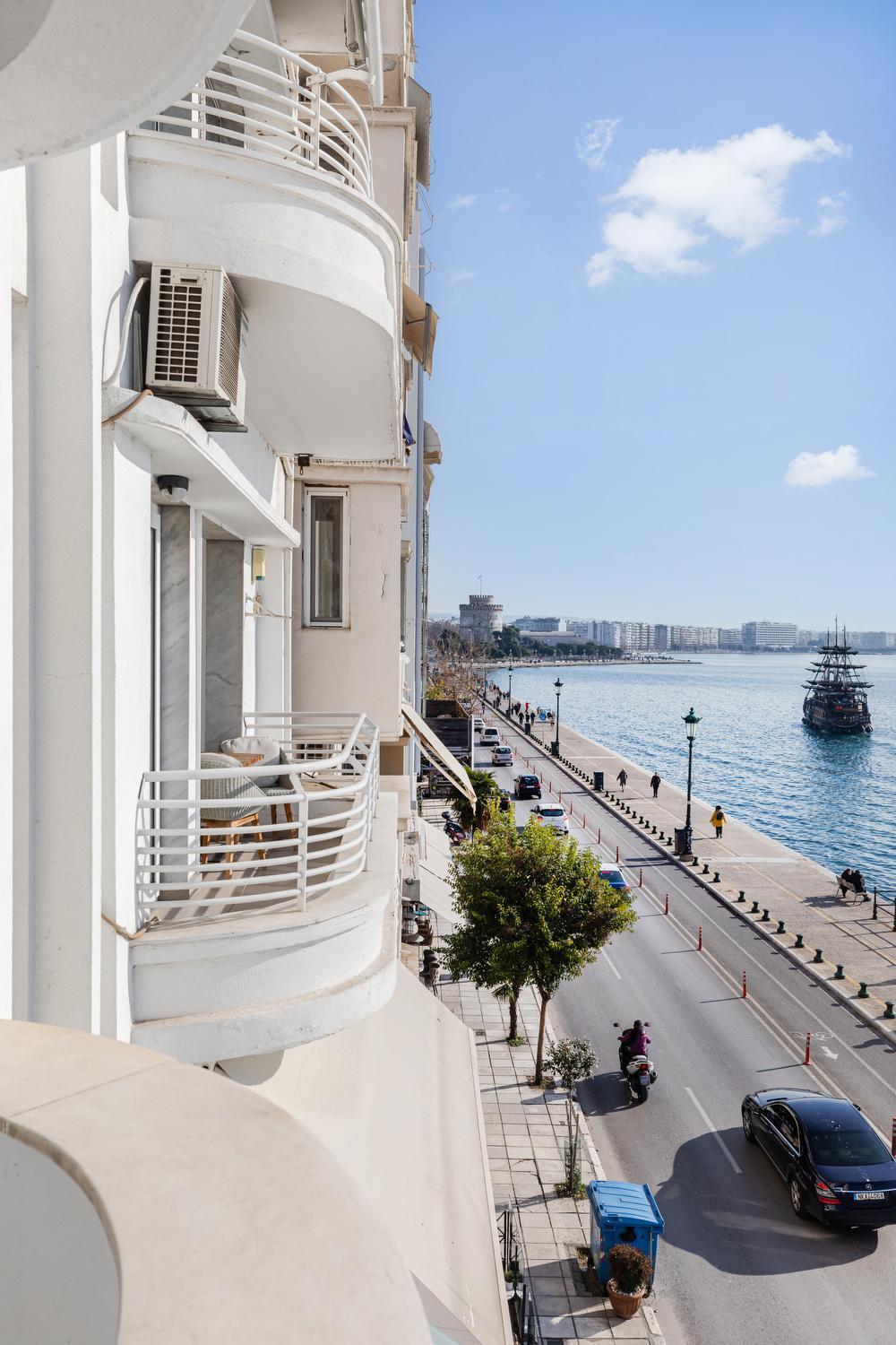 Infinity & Beyond By Halu! - Seafront Apartments Thessaloníki Exteriör bild